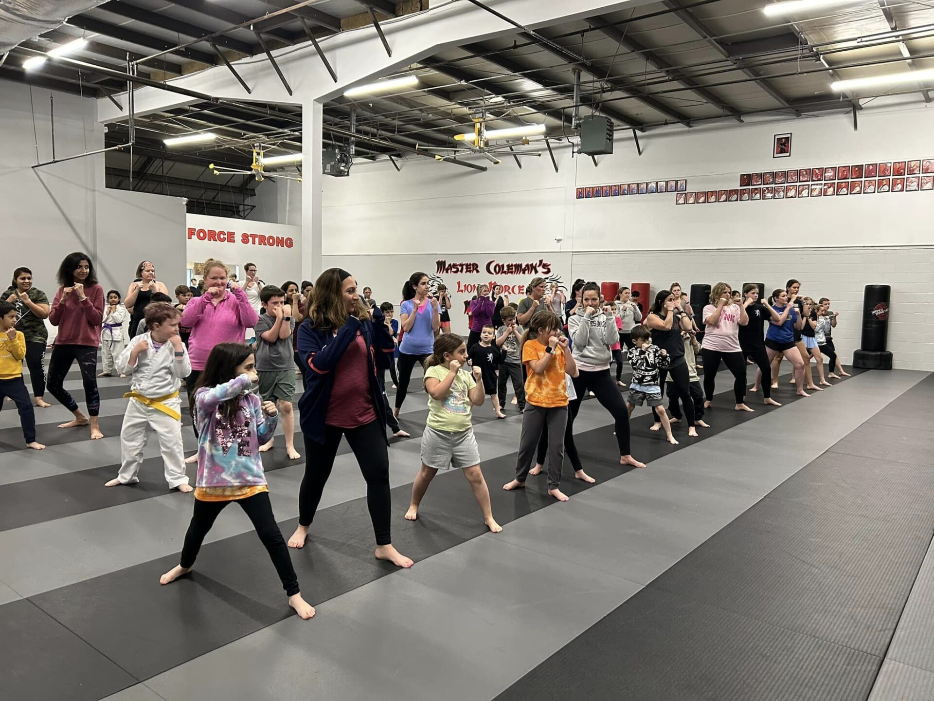 442472792_951916290273362_4400067681950363870_n They are standing on a mat, performing various karate moves and stances